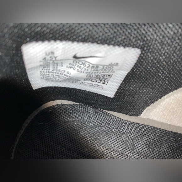 Nike Dunk Low Anniversary Chicago (GS) Kid size 4.5 sneakers - Picture 6 of 6